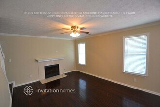 1595 Versailles Dr in Atlanta, GA - Building Photo - Building Photo