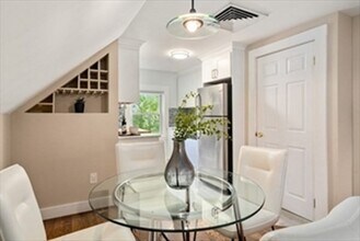 332 Jamaicaway, Unit 306 in Boston, MA - Building Photo - Building Photo