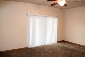 205 Prairie Rose Ln in Solon, IA - Building Photo - Building Photo