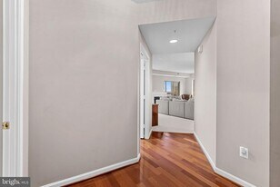 19375 Cypress Ridge Terrace in Leesburg, VA - Building Photo