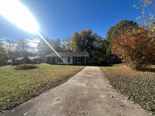 806 Ernest Ct in High Point, NC - Foto de edificio - Building Photo