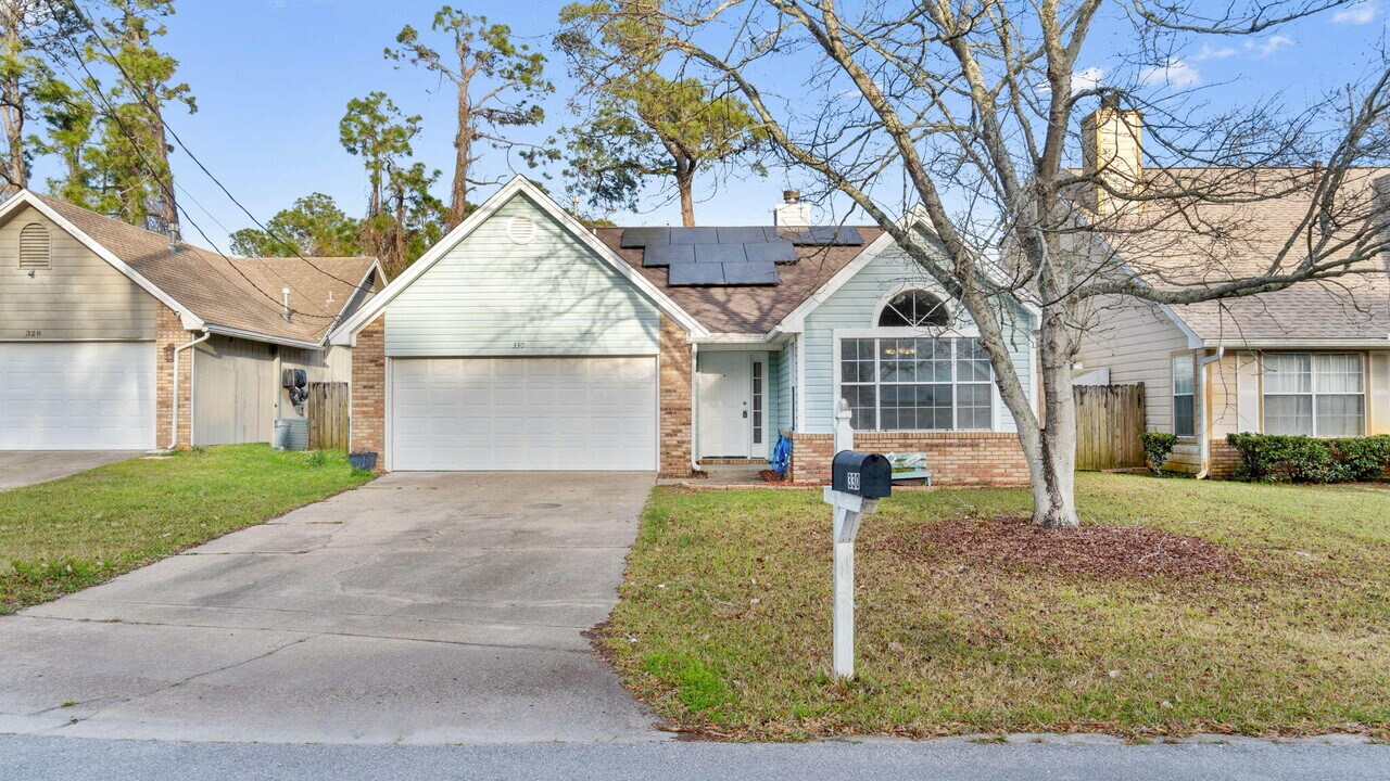 330 Brookwood Blvd in Mary Esther, FL - Building Photo