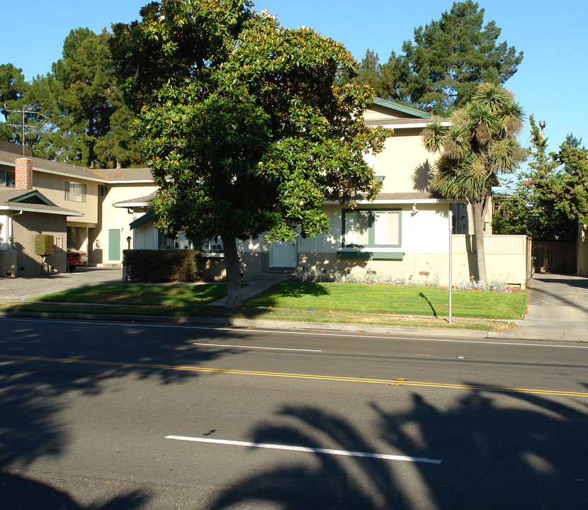 1359 S Wolfe Rd in Sunnyvale, CA - Building Photo