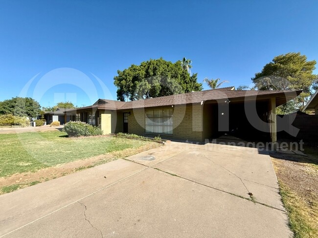 1719 E McLellan Blvd in Phoenix, AZ - Building Photo - Building Photo