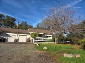 22970 Hudson Rd in Columbia, CA - Building Photo