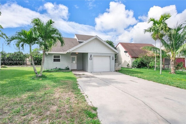 property at 38 Tara Lakes Dr E