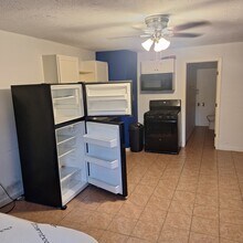 1200 E 26th St, Unit Garage Apartment in Houston, TX - Building Photo - Building Photo