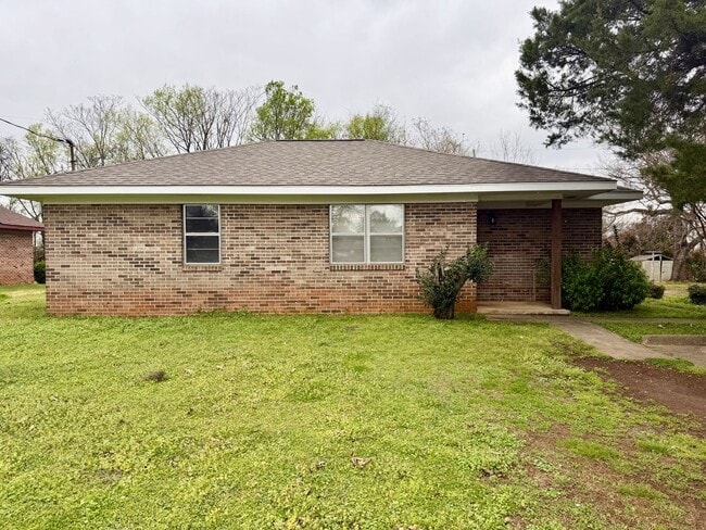 property at 1412 Moulton St E