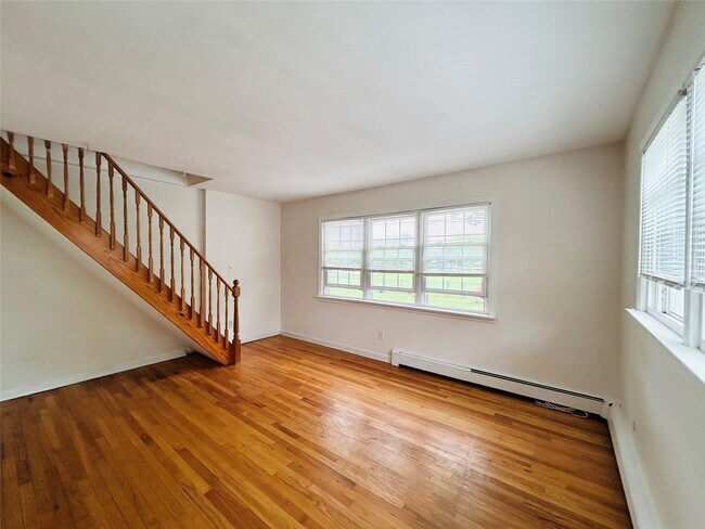 388 N Alleghany Ave in Lindenhurst, NY - Building Photo - Building Photo