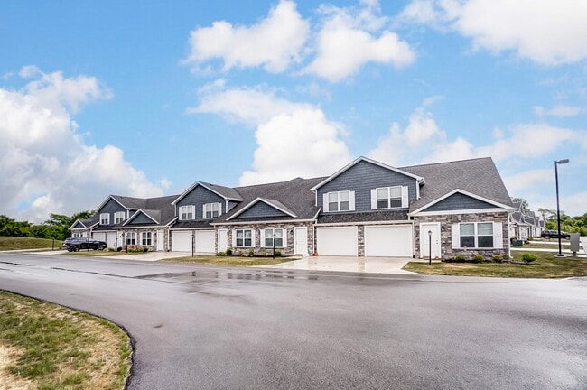 Ledgestone Townhomes in Fort Wayne, IN - Building Photo - Building Photo