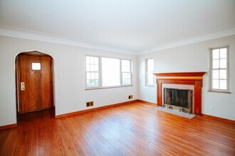 2303 Mellwood Ave in Toledo, OH - Building Photo - Building Photo