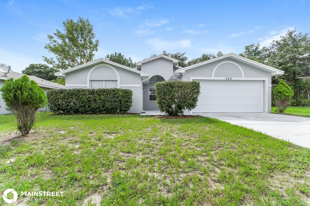 320 Lake Daisy Loop in Winter Haven, FL - Building Photo