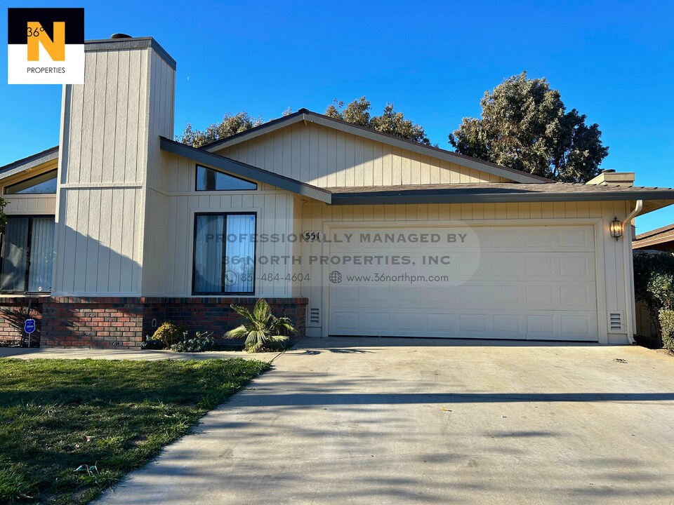 551 De Leon Dr in Greenfield, CA - Building Photo