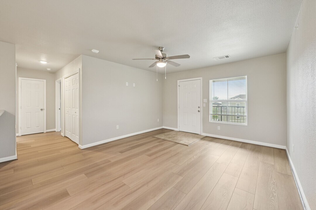 254 Plez Morgan in Montgomery, TX - Building Photo