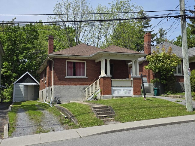 property at 102 Collingwood St