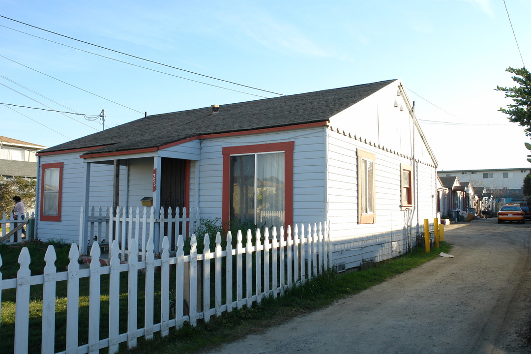 22 Hebbron Ave in Salinas, CA - Foto de edificio