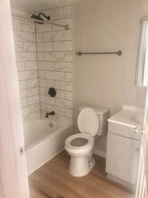 210 Rhodes St in Hendersonville, NC - Building Photo - Building Photo