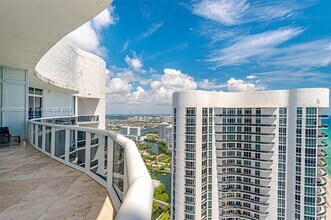 15901 Collins Ave, Unit PH-02 in Sunny Isles Beach, FL - Building Photo - Building Photo