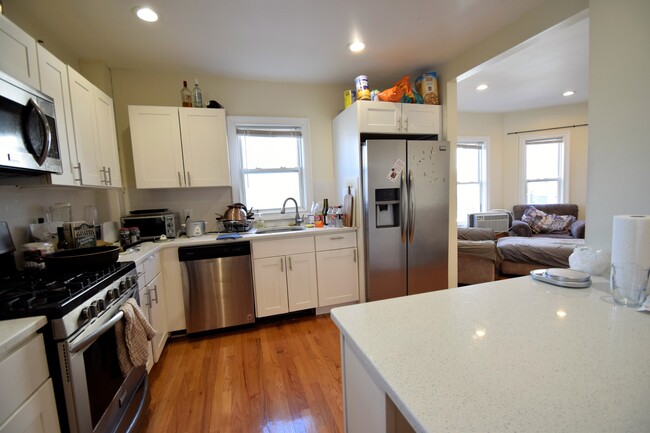 9 Winter Hill Rd, Unit 1 in Medford, MA - Building Photo - Building Photo