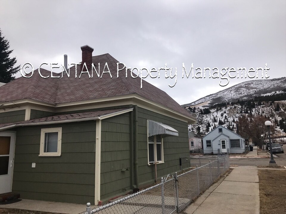 900 E 5th St in Anaconda, MT - Building Photo