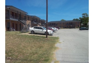 Hilltop Apartments in Frankston, TX - Building Photo - Building Photo