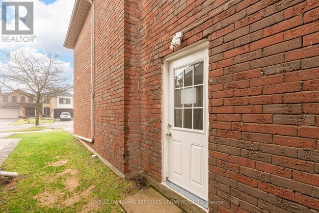 54 Greybeaver Trail in Toronto, ON - Building Photo - Building Photo