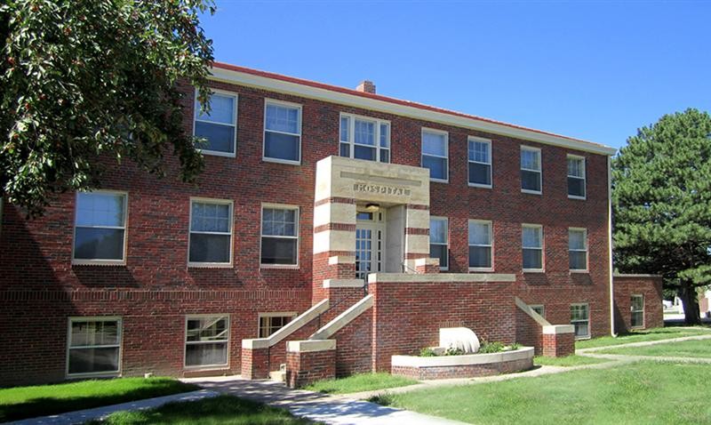 St. Thomas Historic Residences in Colby, KS - Foto de edificio