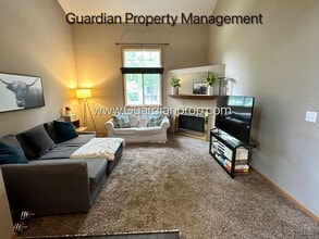 8303 Kimball Dr in Eden Prairie, MN - Building Photo - Building Photo