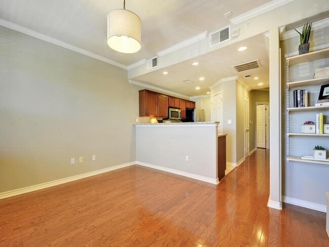 property at 305 E 31st St