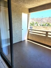 28323 Hillfield Ln, Unit 2 in Santa Clarita, CA - Foto de edificio - Building Photo