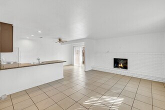 812 Carro Dr, Unit 1 in Sacramento, CA - Building Photo - Building Photo