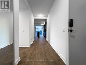 5105 Hurontario St in Mississauga, ON - Building Photo - Building Photo