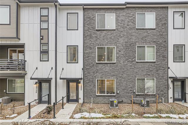 12225 W 57th Pl in Arvada, CO - Building Photo