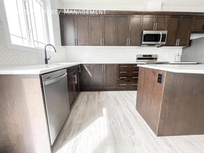 160 Carrington Way NW in Calgary, AB - Building Photo - Building Photo