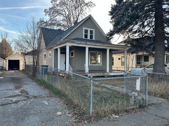 property at 2520 E Diamond Ave