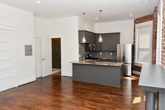 1764 Frankfort Ave, Unit 2 in Louisville, KY - Foto de edificio - Building Photo