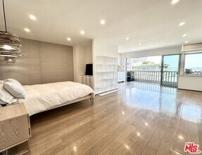 999 N Doheny Dr in West Hollywood, CA - Building Photo - Building Photo