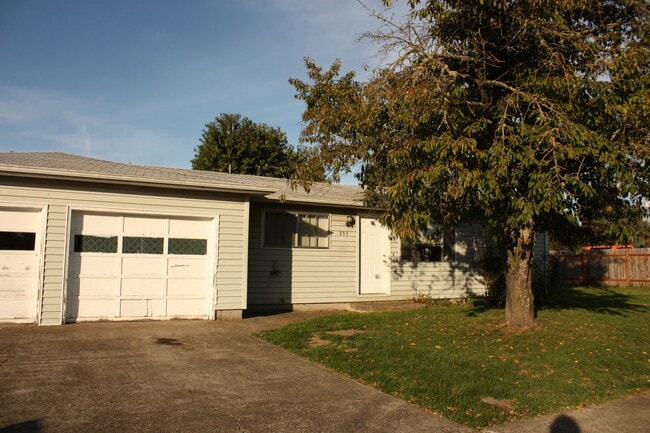 325 28th Ave SE in Albany, OR - Building Photo - Building Photo