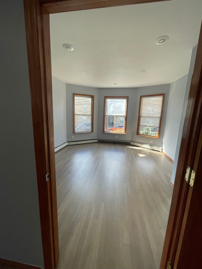 630 Elm St, Unit 1st Floor in Kearny, NJ - Foto de edificio - Building Photo