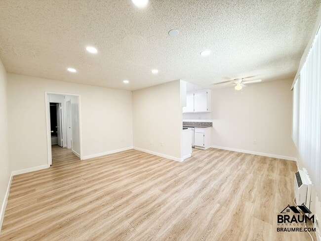 5461 Kester Ave in Los Angeles, CA - Building Photo - Building Photo