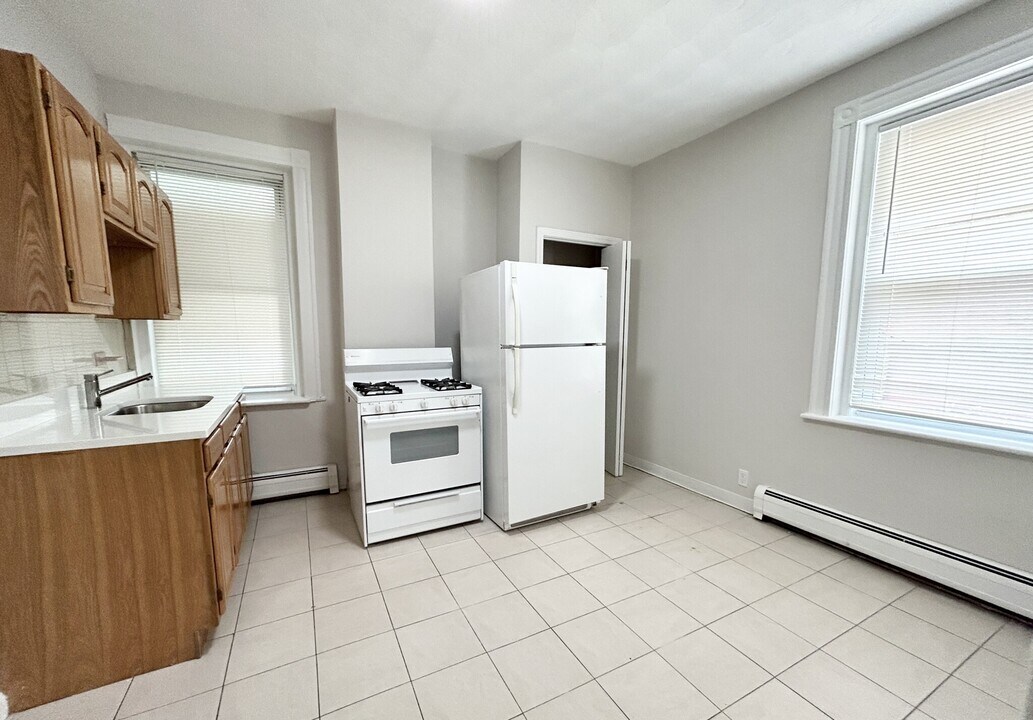 165 Gove St in Boston, MA - Building Photo