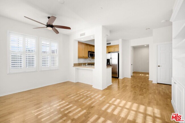 13080 Pacific Promenade in Los Angeles, CA - Building Photo - Building Photo