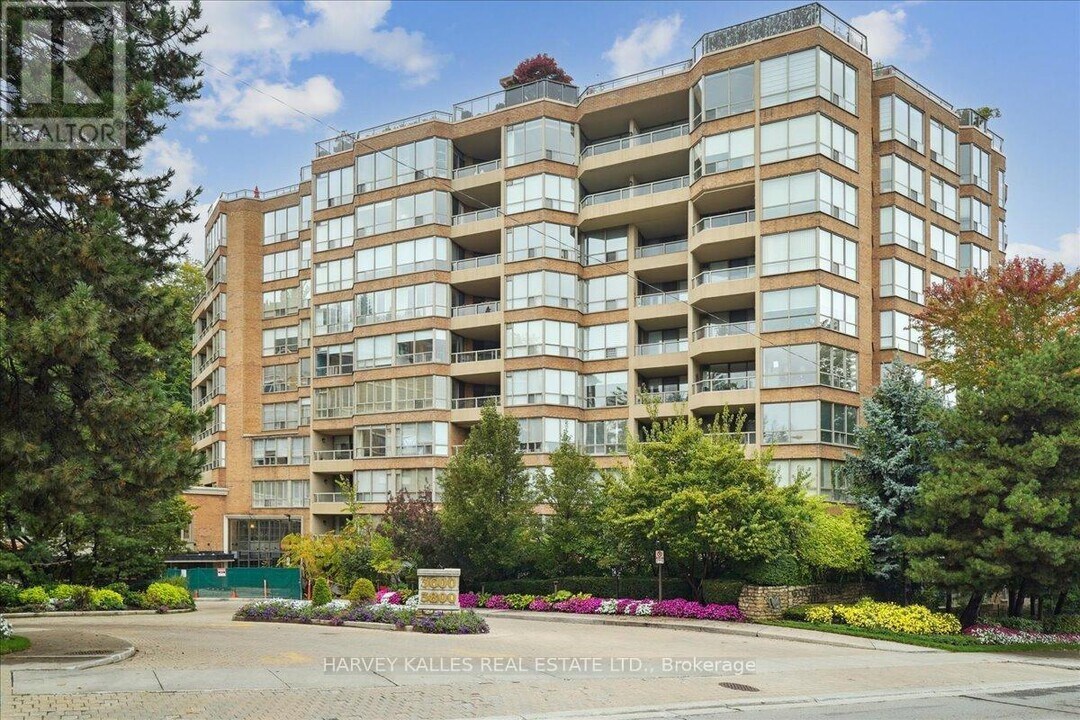 3800 Yonge St in Toronto, ON - Building Photo