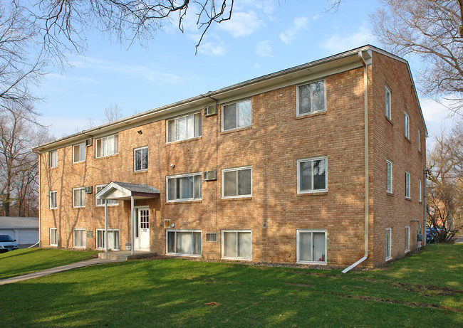 720 Schjelmile Rd in Northfield, MN - Foto de edificio - Building Photo