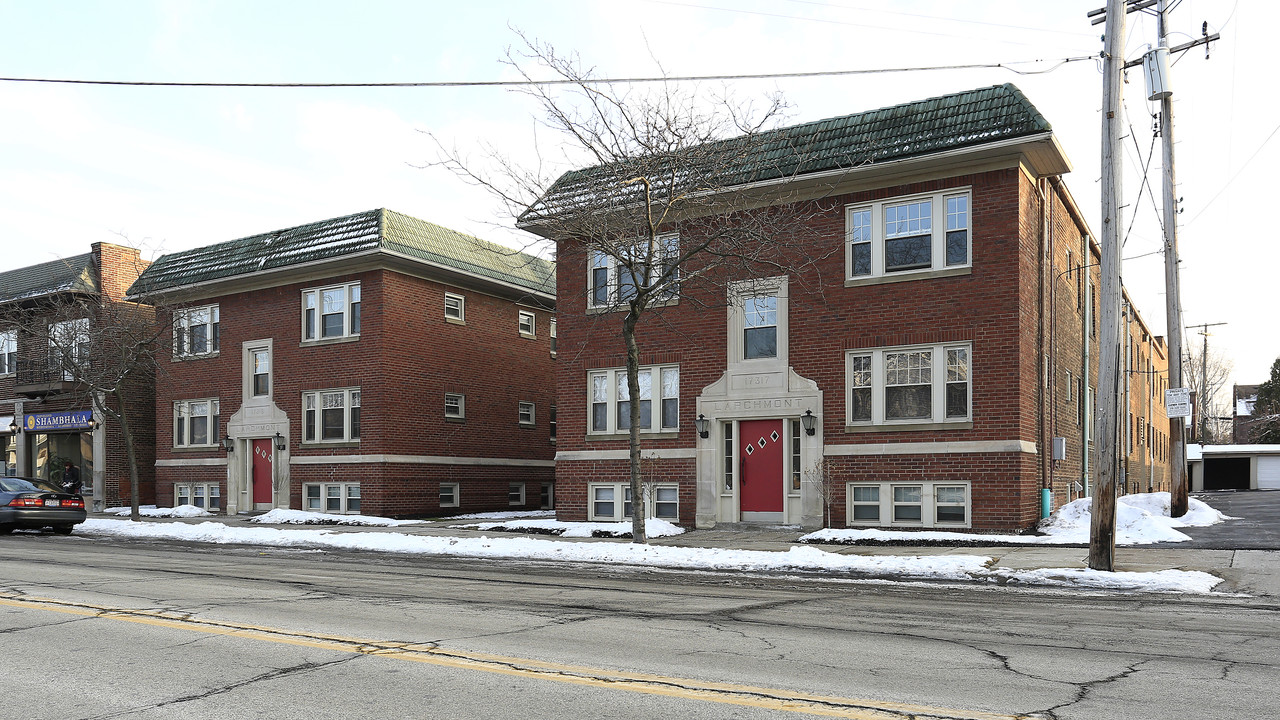 Larchmont Apartments in Lakewood, OH - Building Photo