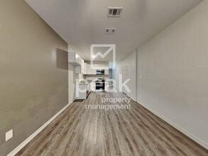 8003 Marydean Ave in Fort Worth, TX - Foto de edificio - Building Photo
