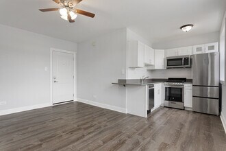 1521 W Sherwin Ave in Chicago, IL - Building Photo - Building Photo