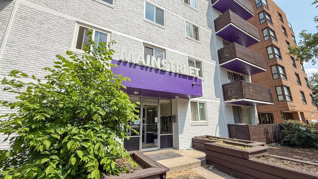 Willmax Apartments in Calgary, AB - Building Photo - Building Photo