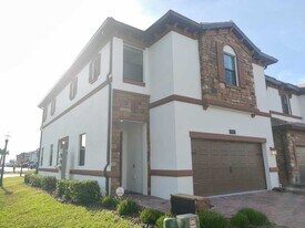 1242 Sandwedge St in Four Corners, FL - Building Photo