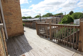 1303 W Columbia Ave in Chicago, IL - Foto de edificio - Building Photo